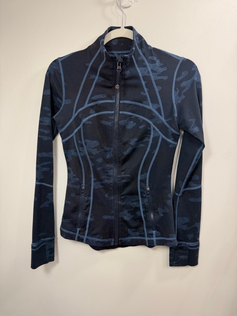 Lululemon Women’s Define jacket blue camo print size 4
